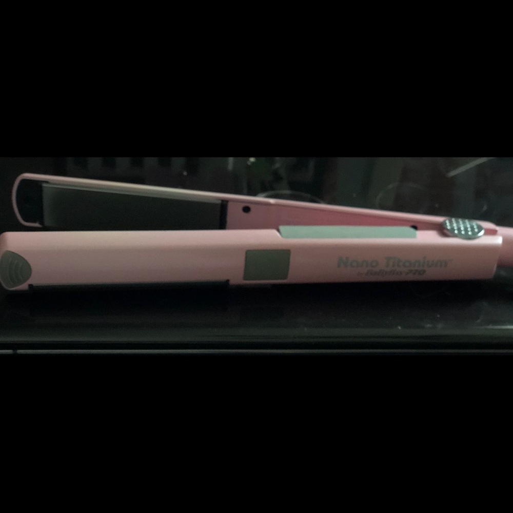 Babyliss Pro Nano Titanium 1” U Styler